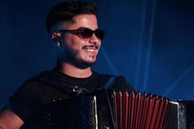 David Mendonça dos 'Os Vizinhos' descobre que é pai em concerto em Borba