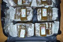 Traficante detido quando viajava na mala de um carro. Tinha em casa seis quilos de haxixe 