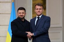 Zelensky assina em França contrato para a compra de 100 aviões de combate Rafale