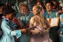 'Wicked: Pelo Bem' estreia com elogios e pré-vendas recorde, com Ariana Grande em destaque