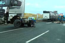 A1 cortada no sentido sul-norte após despiste de pesado