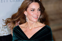 Quando o tamanho importa! Kate Middleton e rainha Camila de costas voltadas por causa de uma... tiara 