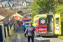 Atendimento de emergência com polícia e bombeiros em Camarate