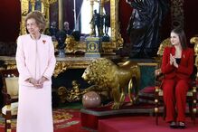 Felipe VI homenageia a mãe, Sofia, num evento no Palácio Real