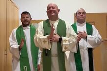 Padre português faz sucesso no México com danças virais.
