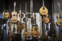 Exposição de instrumentos de corda antigos