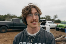 Influencer de 30 anos enfrenta receios sobre saúde