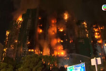 Sobe para 55 o número de mortos no incêndio em complexo de arranha-céus em Hong Kong. Incêndio continua ativo