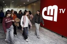 Alunos de jornalismo da Lusófona visitam redação e estúdios da Medialivre