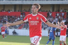 Dedic joga pelo Benfica após a morte da avó e recebe apoio