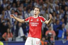 Dedic joga pelo Benfica após falecer a avó e recebe apoio no jogo com o Ajax