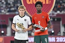 O vencedor da Bota de Ouro, Johannes Mathias Moser (E), da Áustria, e o vencedor da Bota de Prata, Anísio Cabral (D), de Portugal