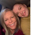 John Travolta demonstra interesse por atriz, após a morte de Kelly Preston