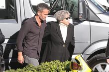 Amigos e família despedem-se de Almeno Gonçalves, ator que faleceu aos 66 anos