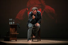 Thiago Lacerda apresenta Shakespeare em Lisboa e Porto com a peça 'Quem Está Aí?'.
