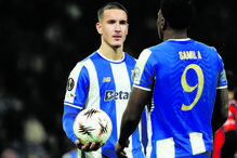 Farioli admite continuar com dois avançados