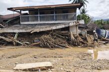 Número de mortos na Indonésia devido a inundações e deslizamentos de terras sobe para 631