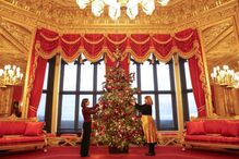 Decorações de Natal em Windsor: árvores e luzes na casa do Rei Carlos III