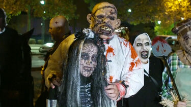 Entre velas e fantasias: Espanha mantém tradição de Todos os Santos enquanto Halloween cresce