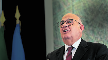 Governo assina contratos com acusado de corrupção