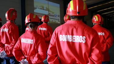 Homem detido por violar e agredir colega bombeira no quartel