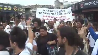 Moradores pedem a demissão do governador do Rio de Janeiro após megaoperação contra o Comando Vermelho