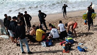 Morreu o surfista que sofreu paragem cardiorrespiratória no mar da Caparica