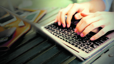 Desinformação: a 'doença invisível' que está a corroer as democracias na União Europa