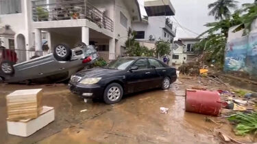 Um mar de lama e carros empilhados: tufão deixa rasto de destruição nas Filipinas 