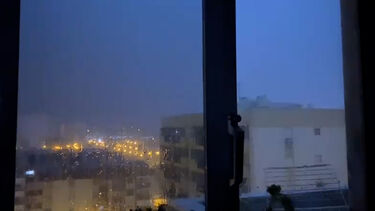 Sucessão de relâmpagos marcam a madrugada na Costa da Caparica 