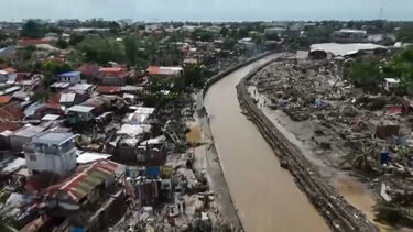 Tufão Kalmaegi deixa pelo menos 66 mortos e rasto de destruição no centro das Filipinas 