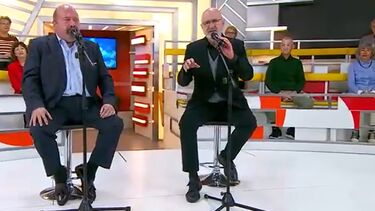 Comentadores da CMTV Paulo Sargento e Manuel Rodrigues cantam em direto do ‘Manhã CM’