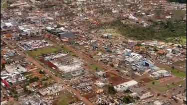 Seis mortos e mais de 400 feridos após tornado devastar o sul do Brasil  