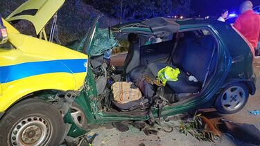 Cinco feridos graves após colisão entre carro e ambulância na EN103