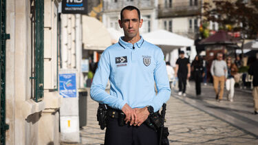 “Encontrava-se bastante roxo e não tinha pulsação”: Agente da PSP de Coimbra salva idoso em paragem cardiorrespiratória