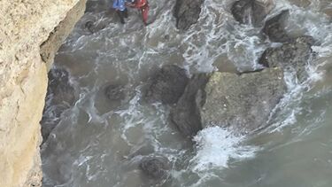 Turista cai de arriba 30 metros para o mar em praia algarvia