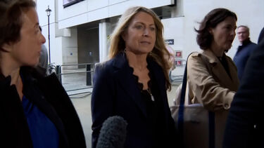 “A BBC News não é institucionalmente tendenciosa”: ex-CEO da estação televisiva comenta demissão após polémica 