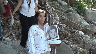 Pais continuam à procura dos filhos desaparecidos há 40 anos em erupção vulcânica na Colômbia 