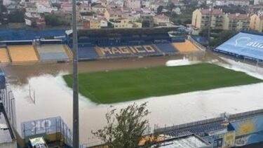 Estádio do Estoril Praia alagado devido à depressão Cláudia