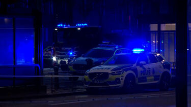 Autocarro colide contra paragem de autocarros na Suécia 