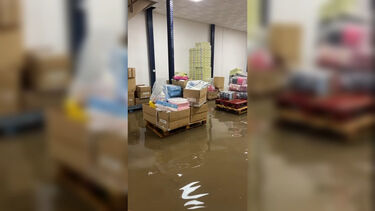 Mau tempo causa estragos em armazém de roupa de criança em Vila do Conde