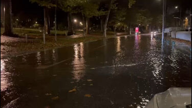 Chuva intensa deixa estradas alagadas junto a Jardim Arca D'Água no Porto
