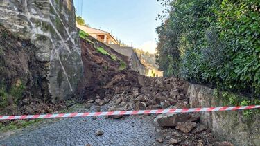 Rua da Calçada em Barcelos cortada após queda de muro
