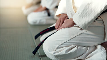 Mestre de artes marciais abusou sexualmente de atletas menores durante treinos e em saídas para competições