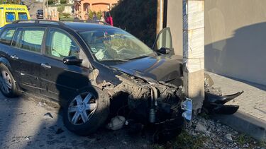 Três feridos ligeiros, incluindo duas crianças, em acidente automóvel na Feira