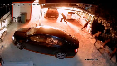 Imagens de videovigilância mostram israelitas a atacar aldeia palestiniana na Cisjordânia   