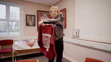 Mick Jagger faz visita surpresa à sua antiga escola  