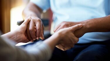 Idoso de 92 anos morre engasgado a comer pão com queijo em lar de Setúbal
