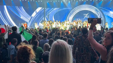Miss México vaiada no momento em que recebe coroa de Miss Universo