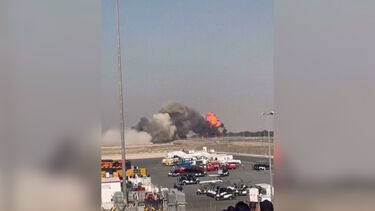 Novas imagens mostram o momento da queda do avião de combate indiano em exibição no Dubai 